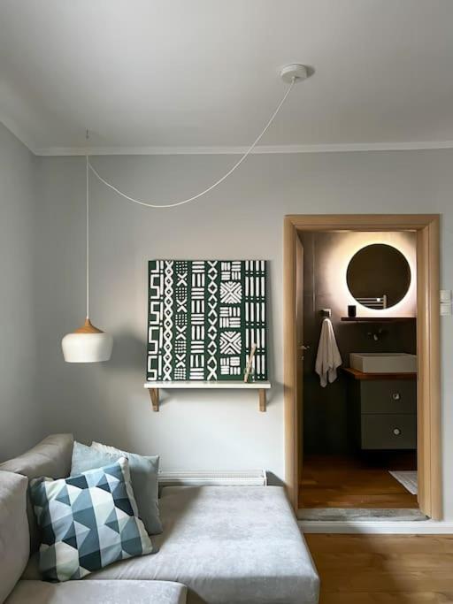 Homevision - Stylish & Serene - Center *