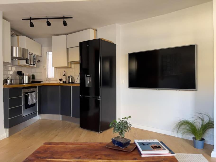 Homevision - Stylish & Serene - Center *