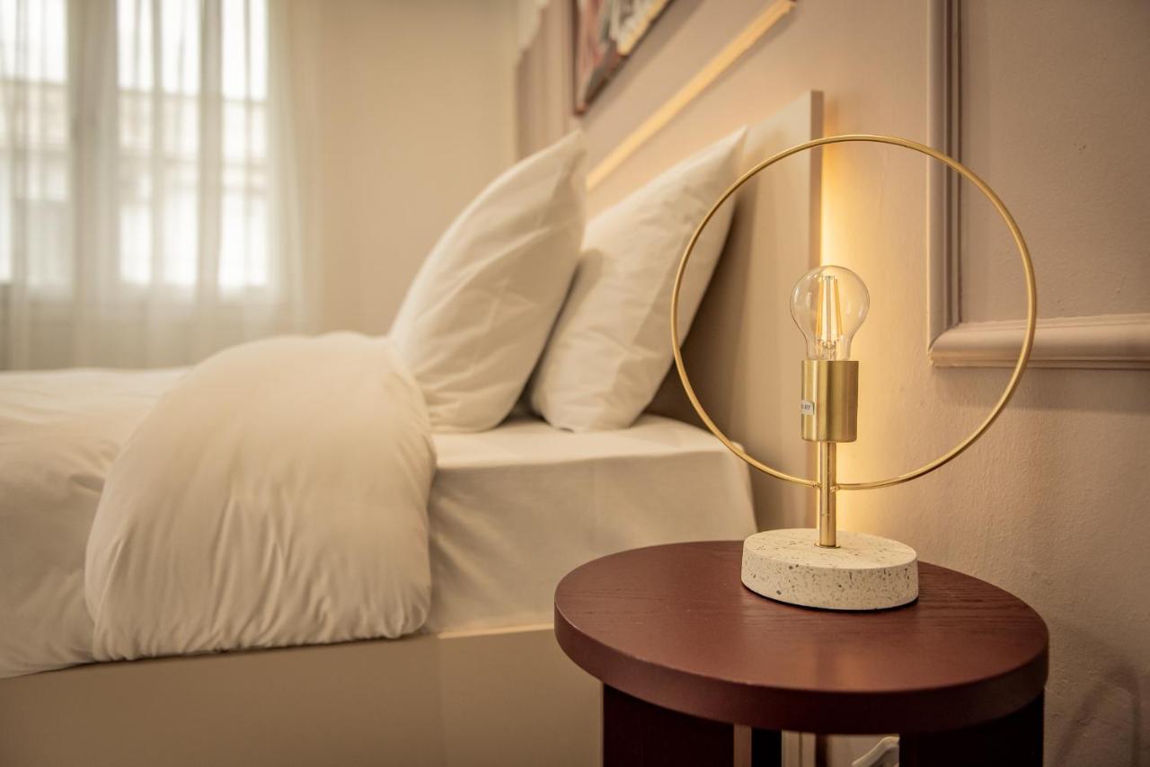 Apollo's On Radio Midas Apartment Thessaloniki