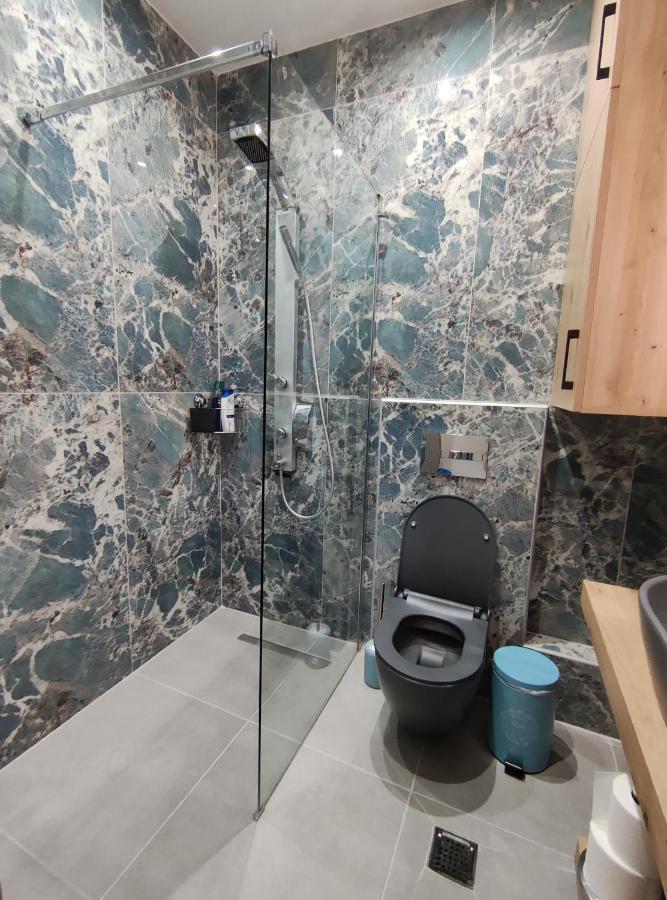 Apartment Modiano