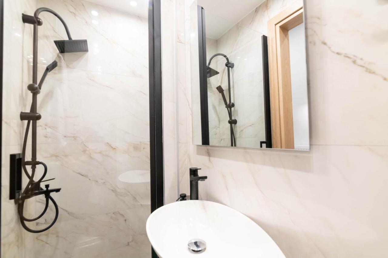 Apartment F & B Collection - 2 Bedroom *