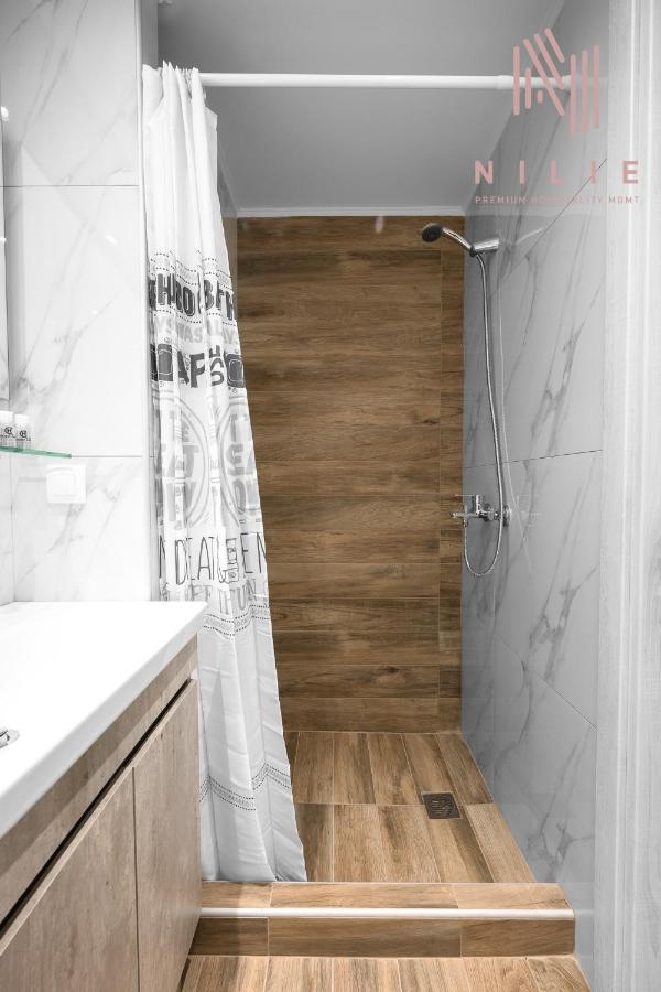 Avenue, Nilie Hospitality Mgmt *