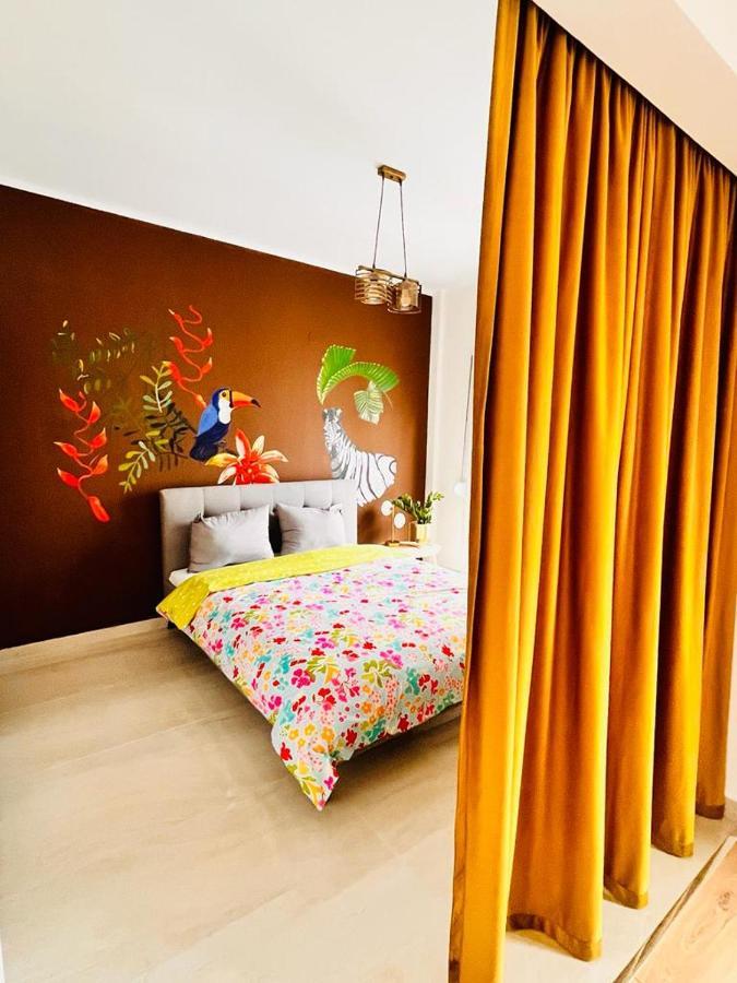 Apartment Time *