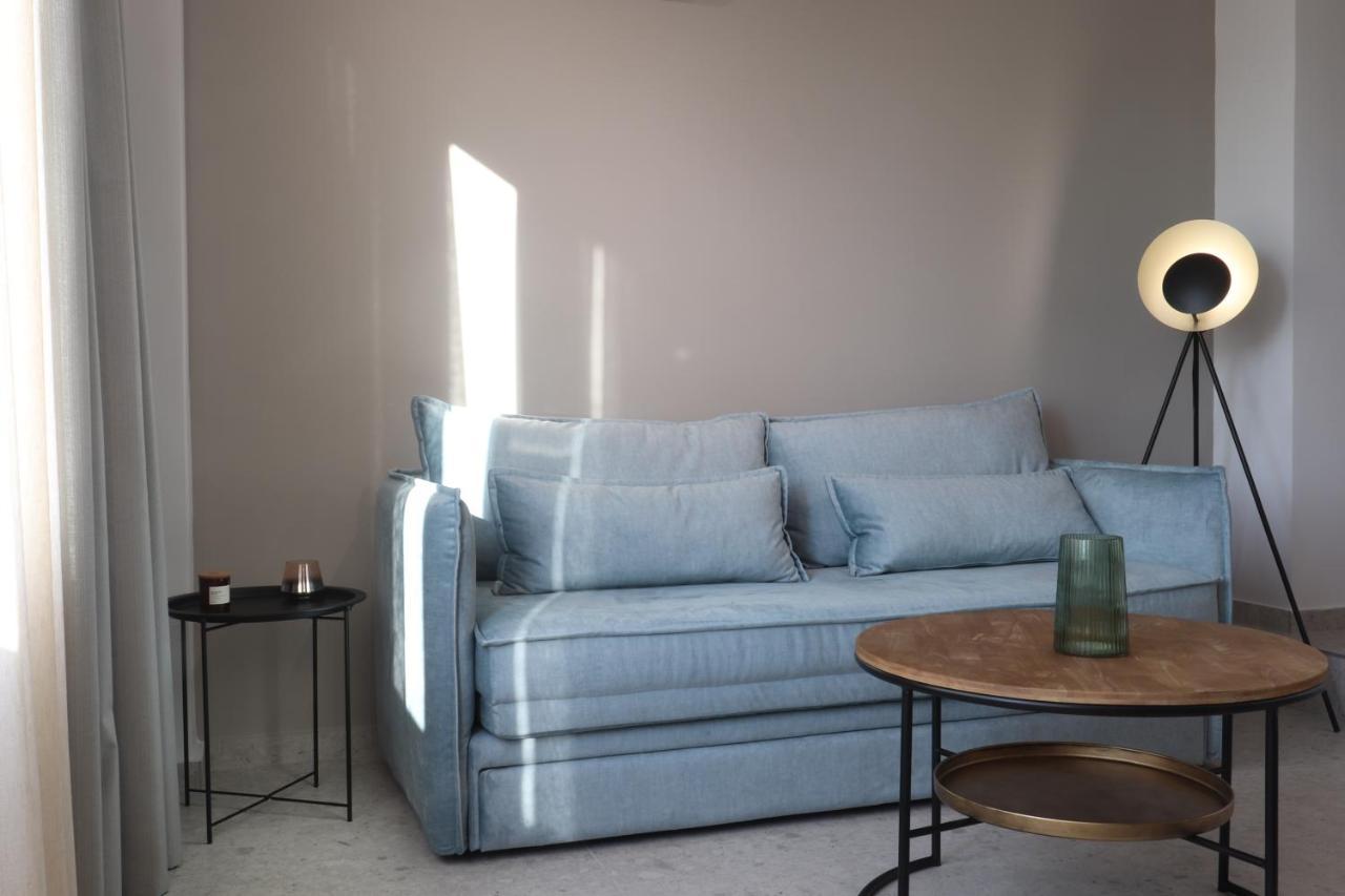 Apartment Tailor's #2 *