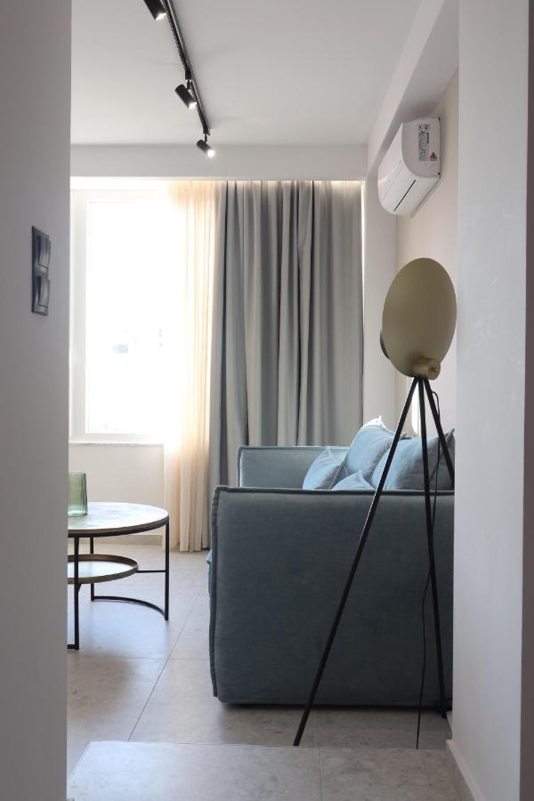 Apartment Tailor's #2