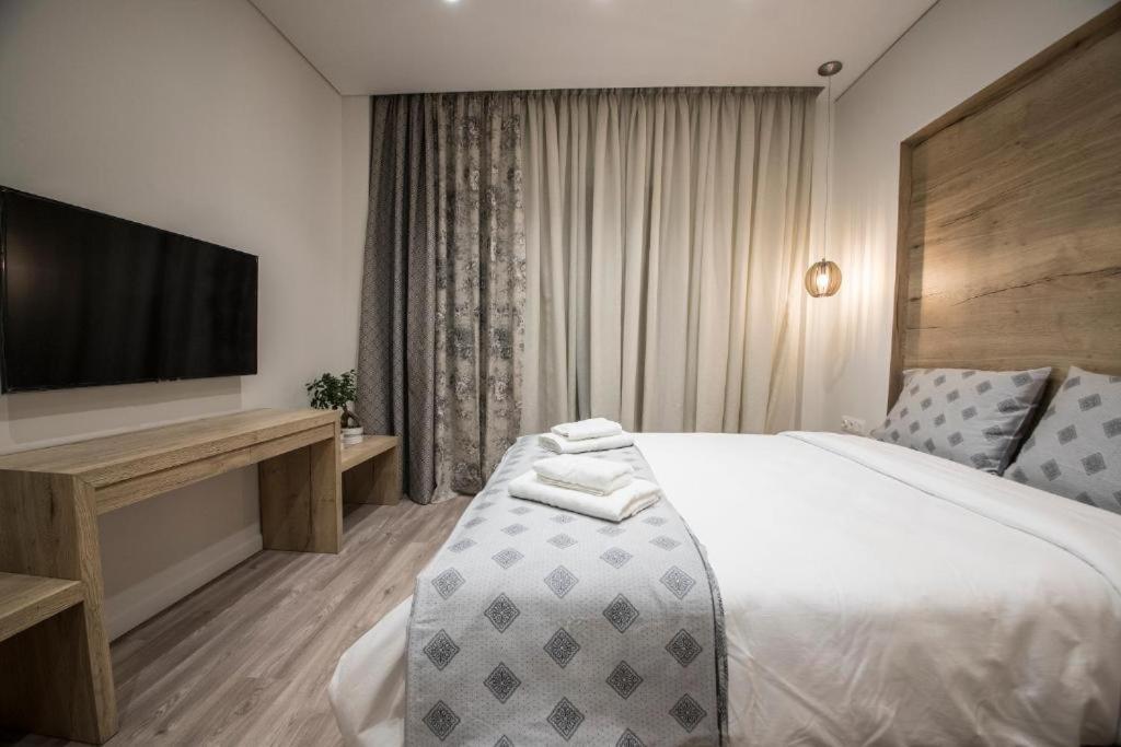 Ornament Suites, Nilie Hospitality Mgmt Apartment