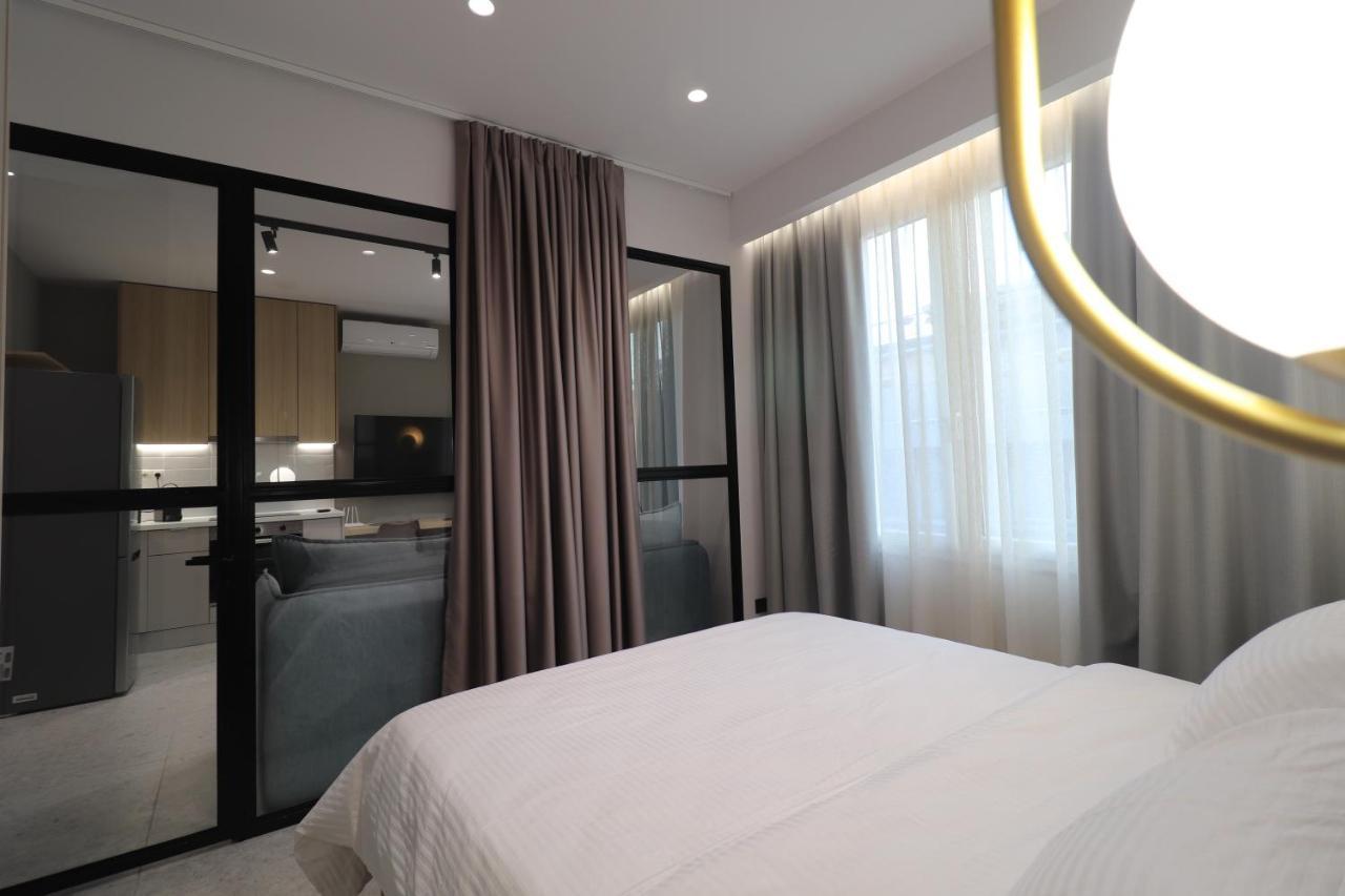 Apartment Tailor's #3 *