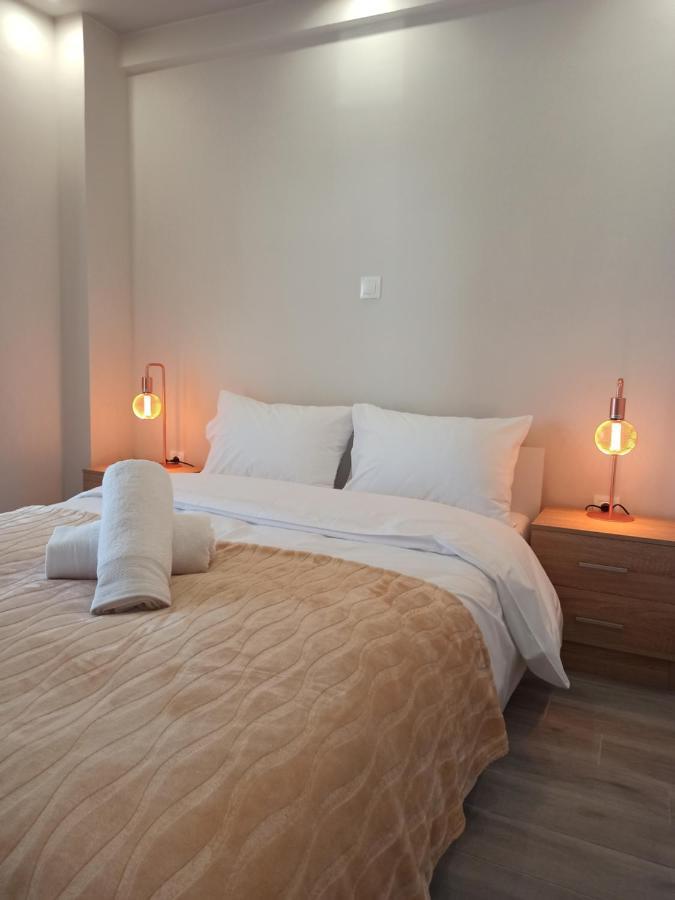 Minimalist W/ View Apartment *