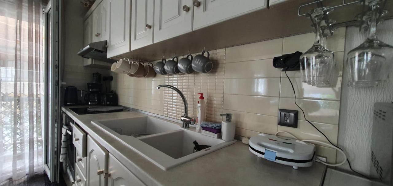 Sea View Across The Golden Bay Beach, Cosy Sunny, Spacious In Aretsou Kalamaria Apartamento *