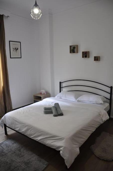Simplicity Flat Near White Tower * Thessaloniki
