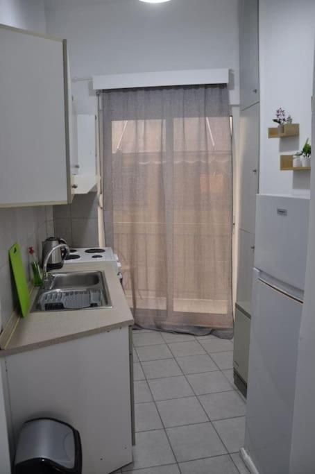 Simplicity Flat Near White Tower Appartement *