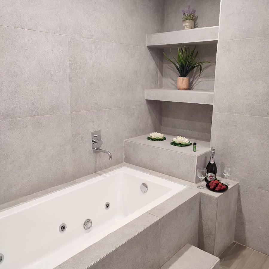 Navarino Jacuzzi Studio Rt Hospitality Services Thessaloniki