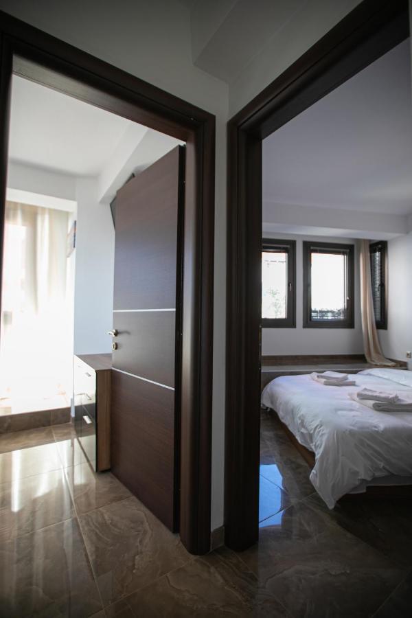 Stunning City View Apt & Parking Space At Old Town Apartment