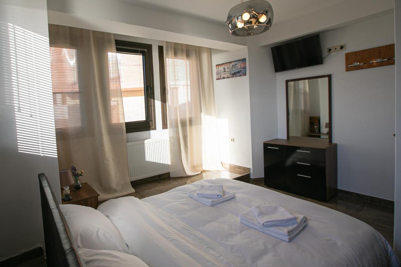 Apartment Stunning City View Apt & Parking Space At Old Town