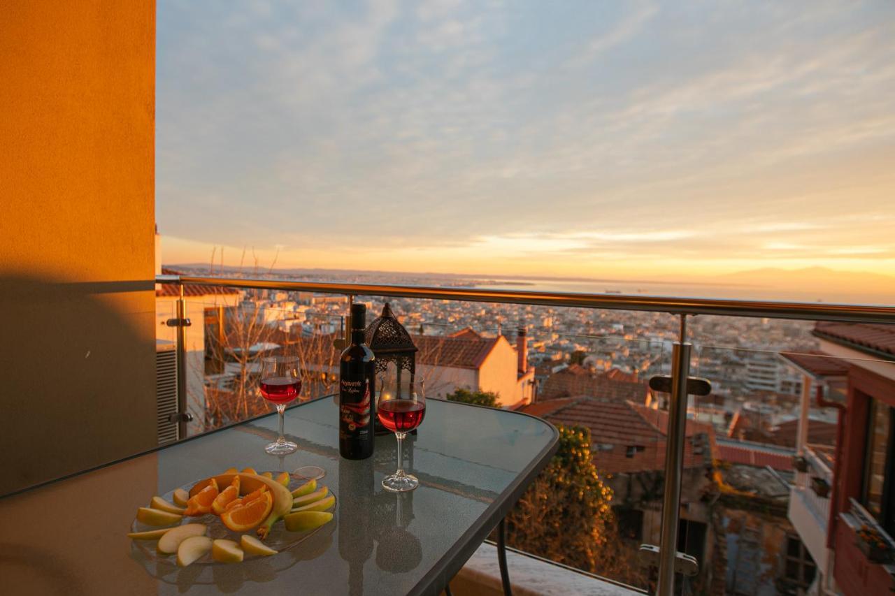 Stunning City View Apt & Parking Space At Old Town Apartment