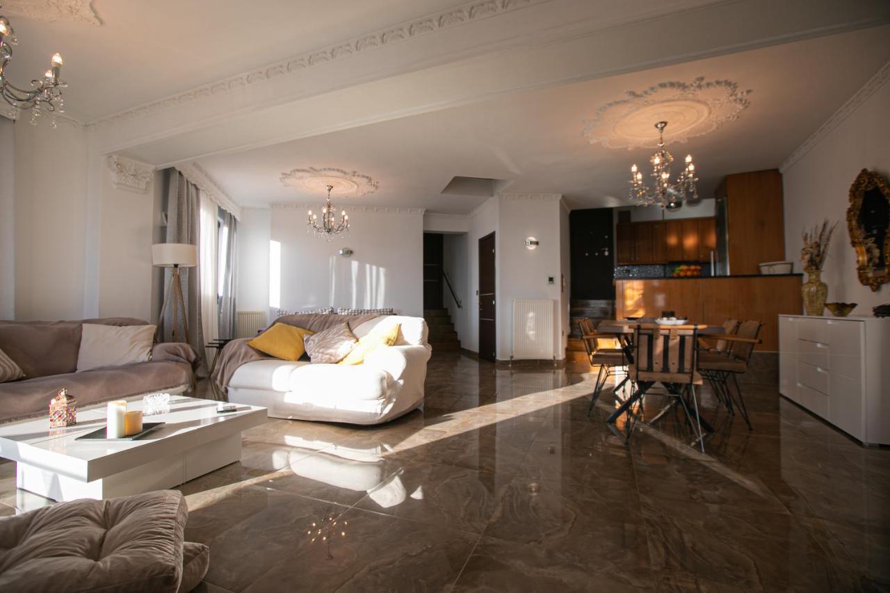 Stunning City View Apt & Parking Space At Old Town Thessaloniki