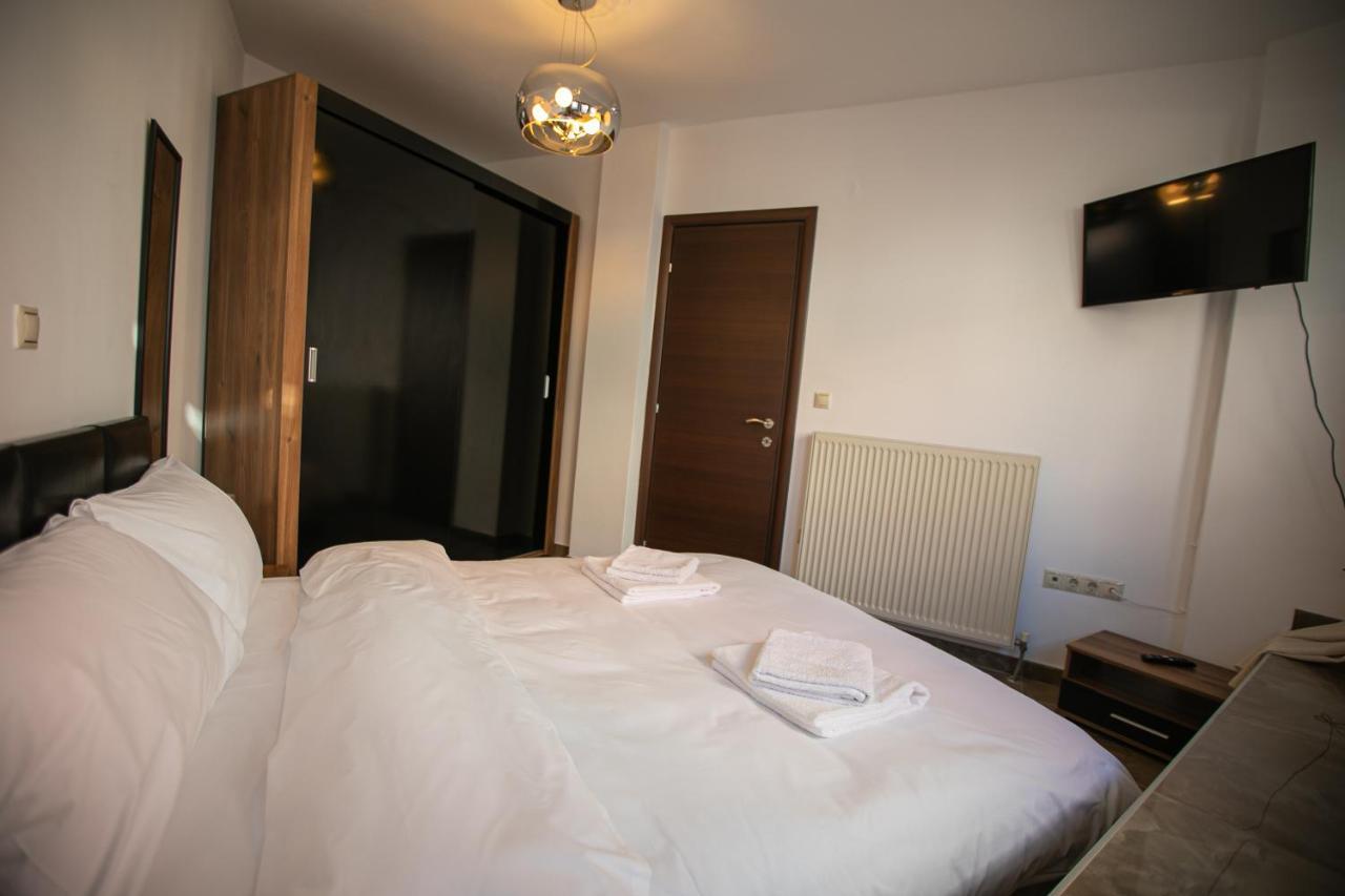Stunning City View Apt & Parking Space At Old Town Thessaloniki