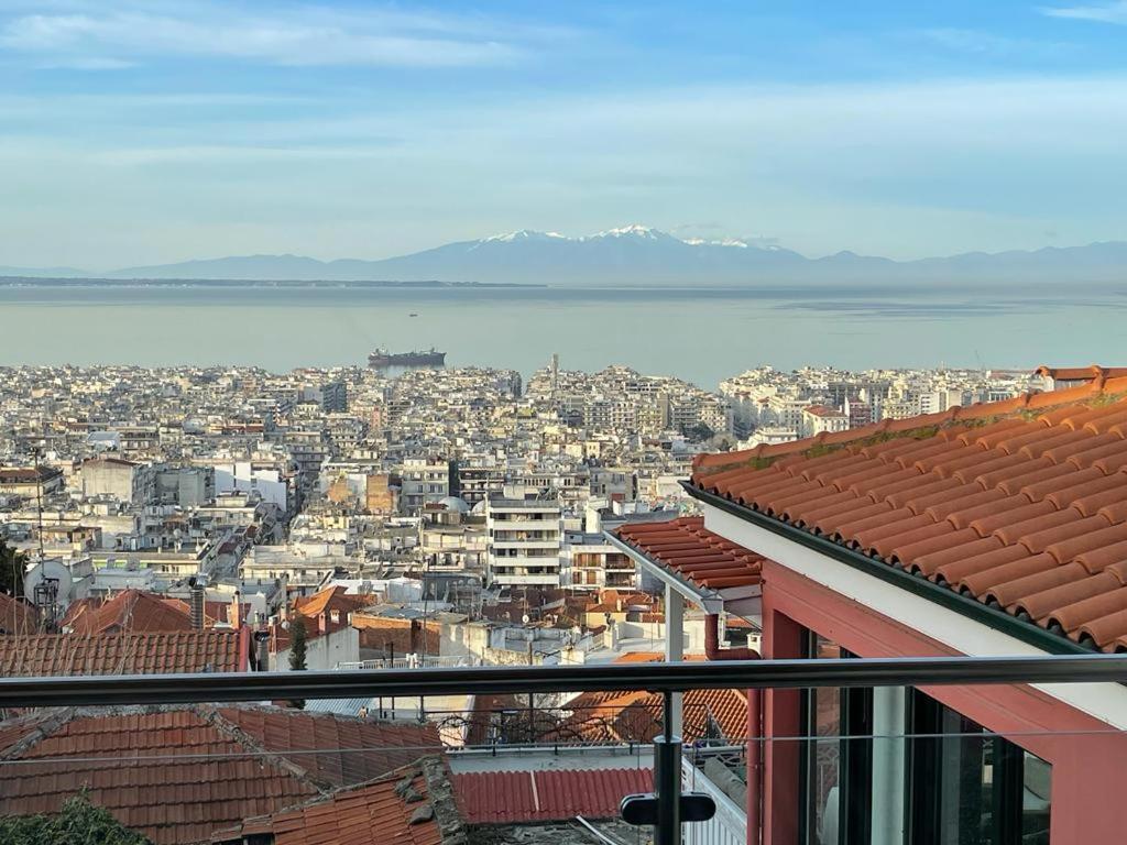 Stunning City View Apt & Parking Space At Old Town Thessaloniki