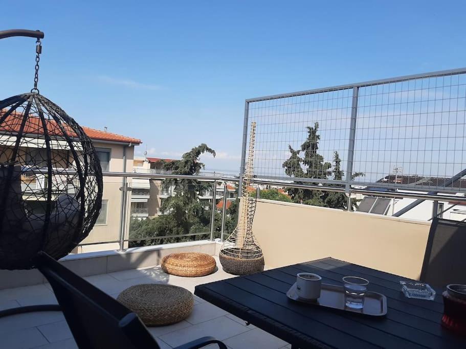 όμορφο διαμέρισμα- σοφίτα με υπέροχη θεα *