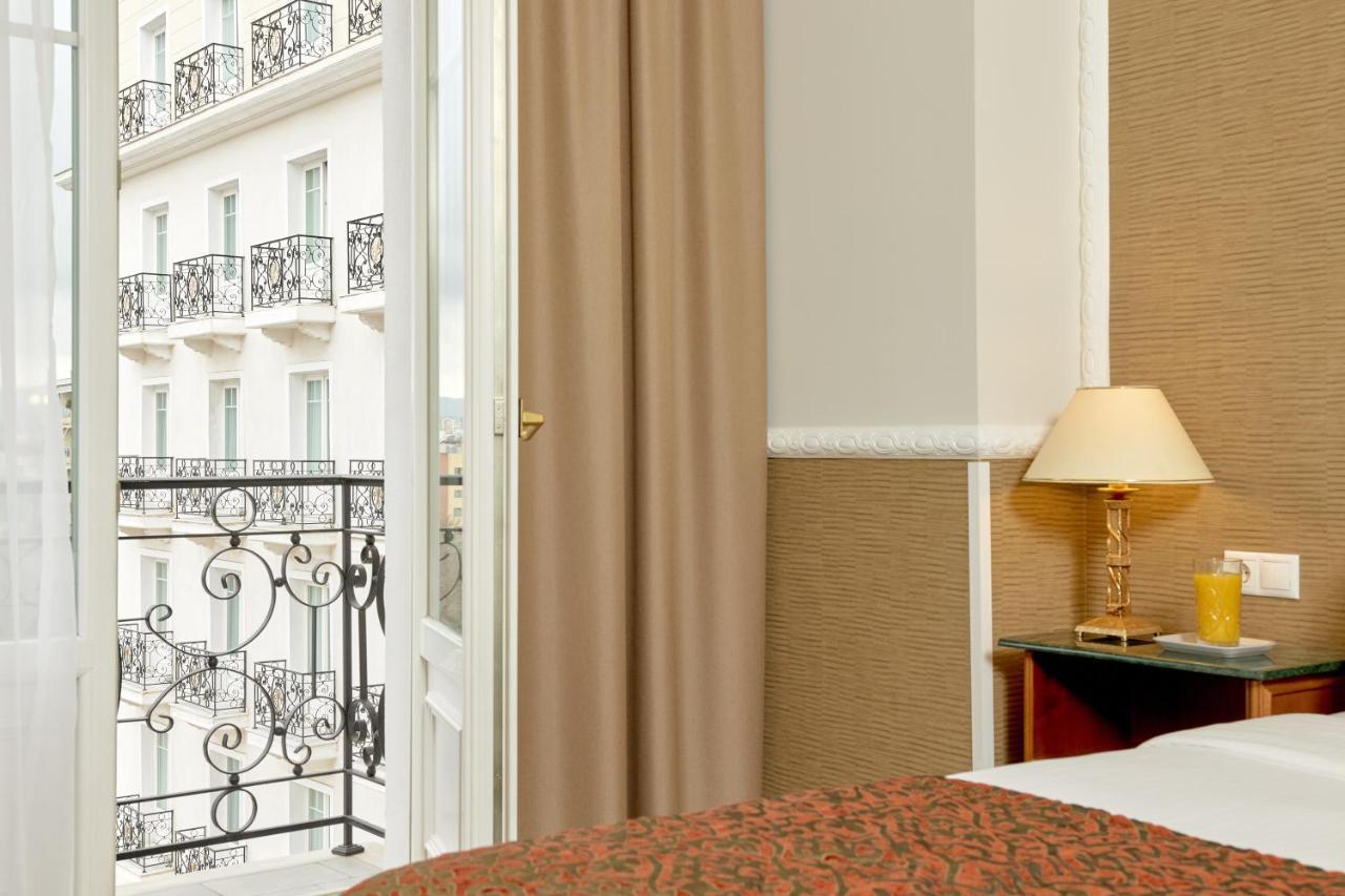 Grand Palace Hotel
