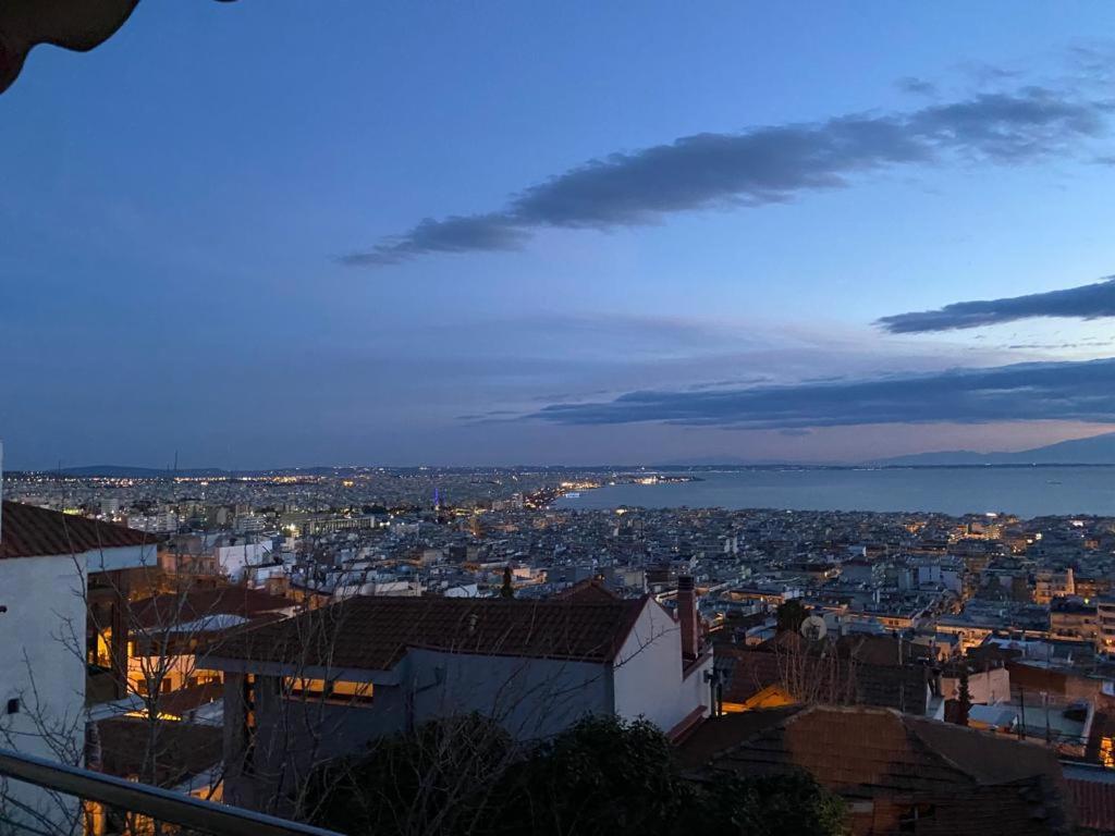 Stunning City View Apt & Parking Space At Old Town Thessaloniki