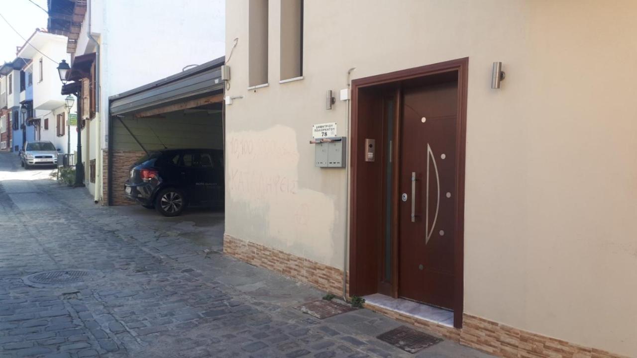 Stunning City View Apt & Parking Space At Old Town Apartment