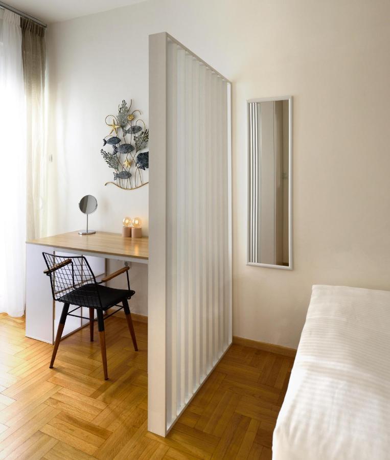 Blu & Marrone Suites-parking Included