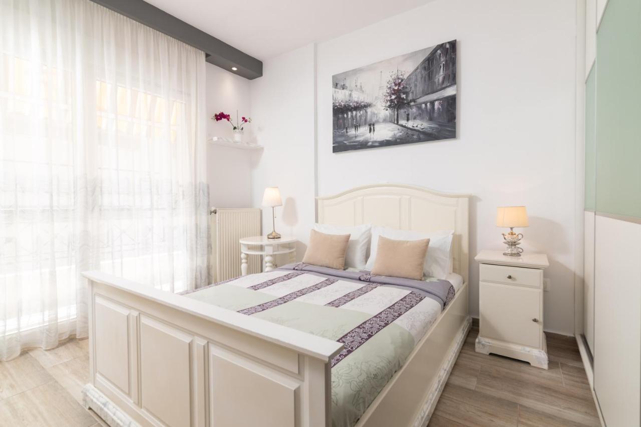 F & B Collection - Flat For 4 Apartment