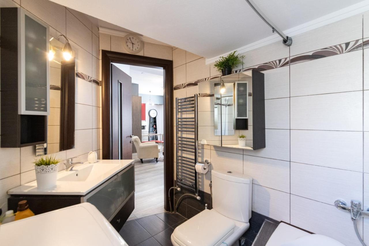F & B Collection - Flat For 4 *