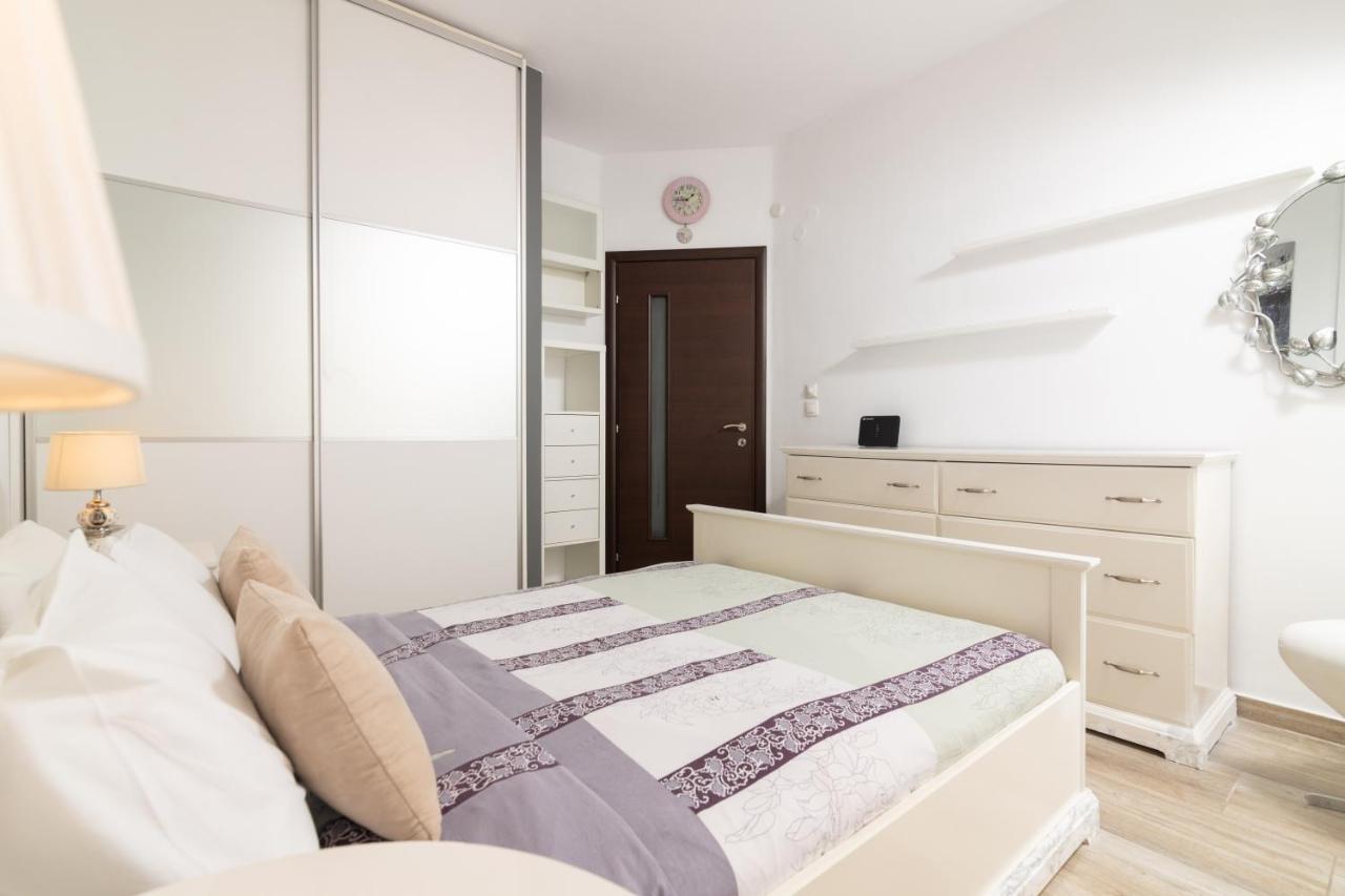 Apartment F & B Collection - Flat For 4