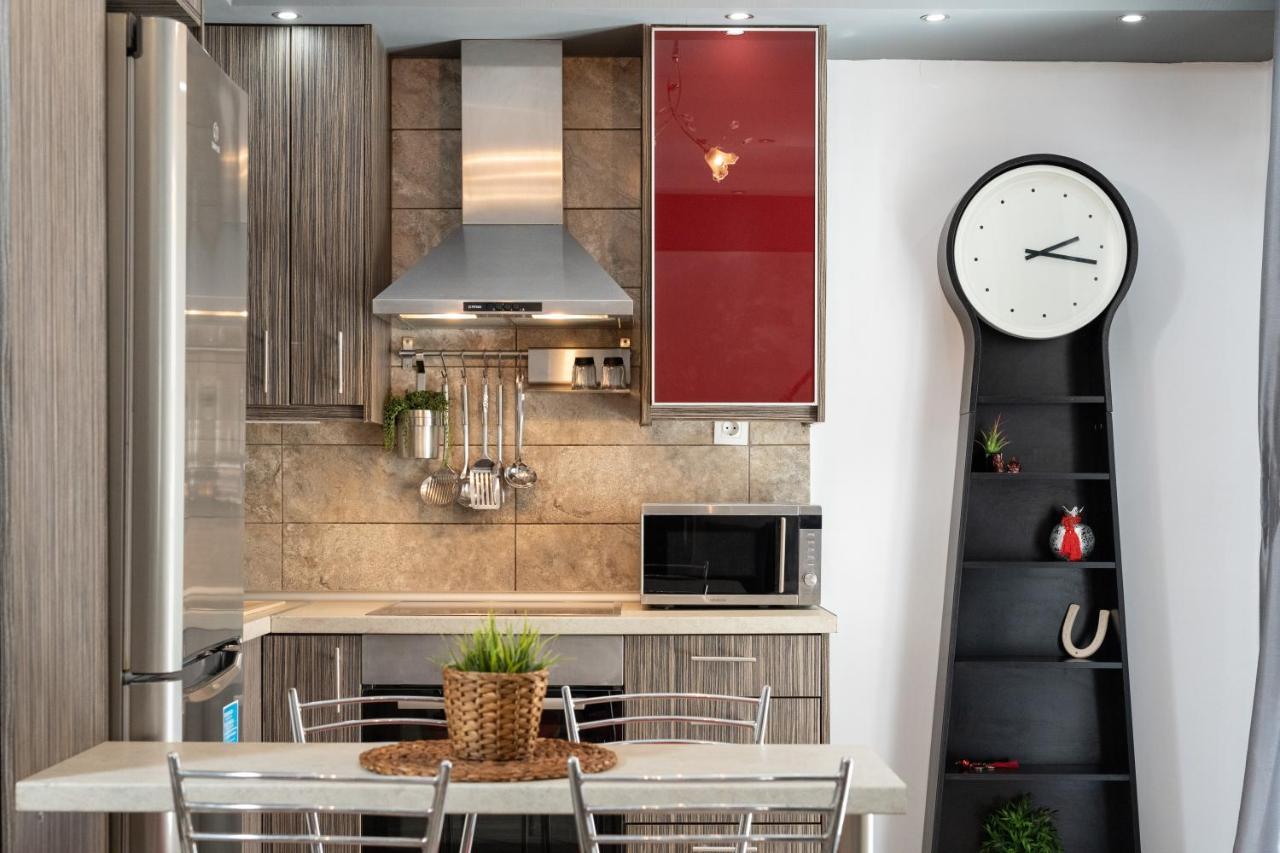 F & B Collection - Flat For 4 Apartment