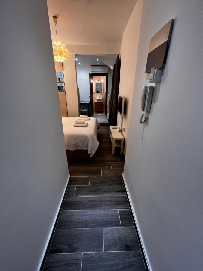 Daire Small Budget Diamond In Agias Sofias. Selanik