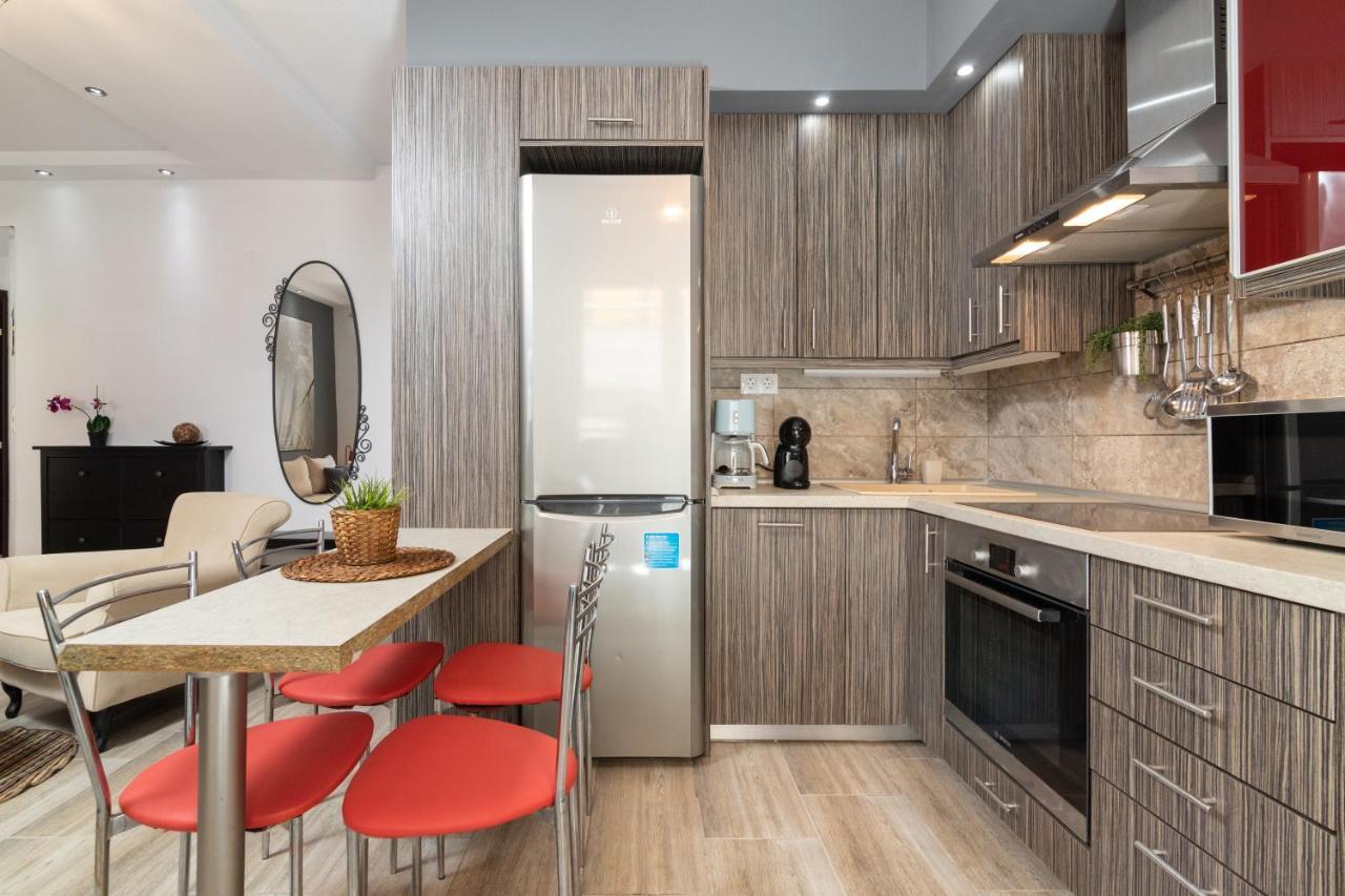 Apartment F & B Collection - Flat For 4 *