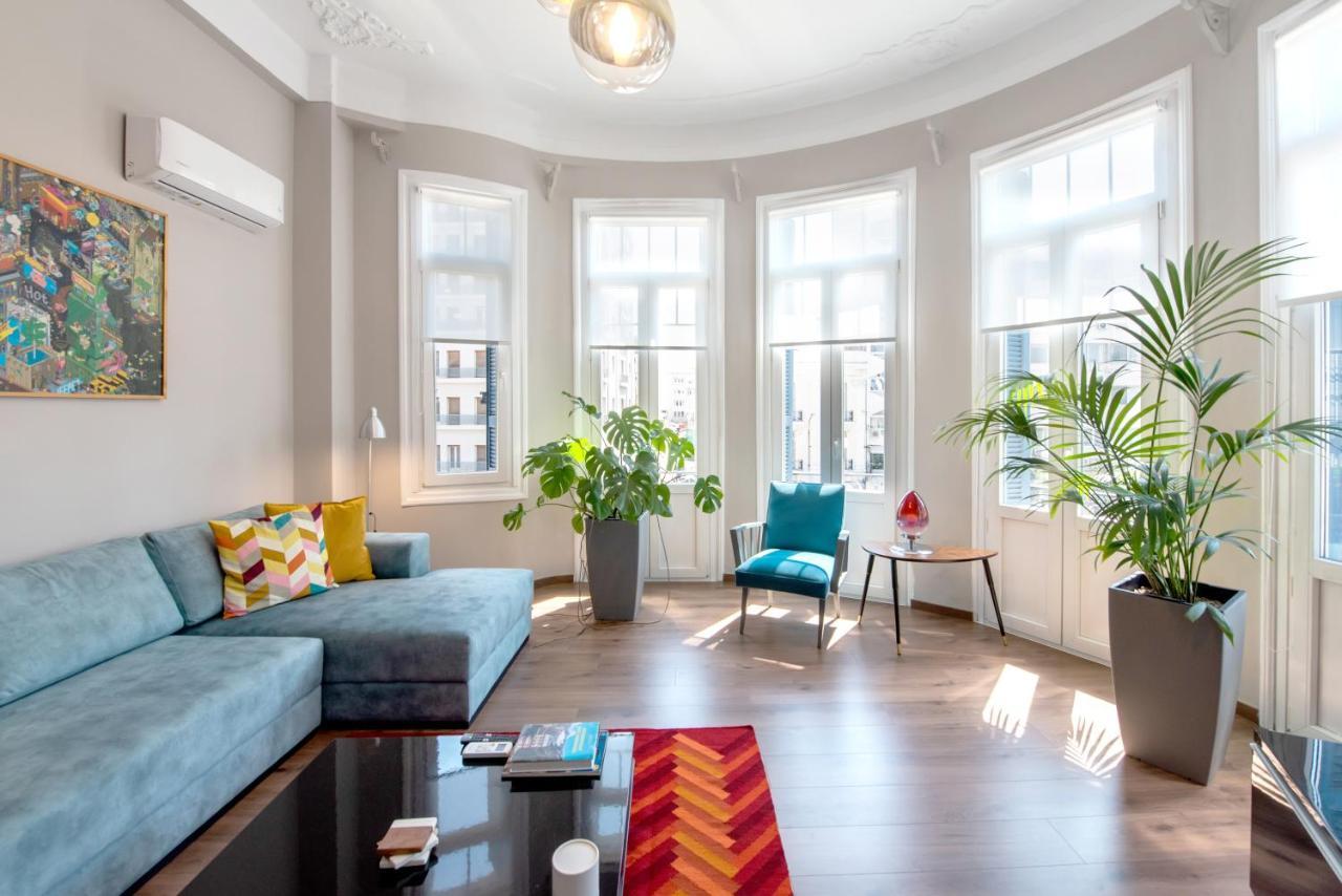 Fandango By Halu!, Gorgeous Neoclassical Next To Metro Station Thessaloniki