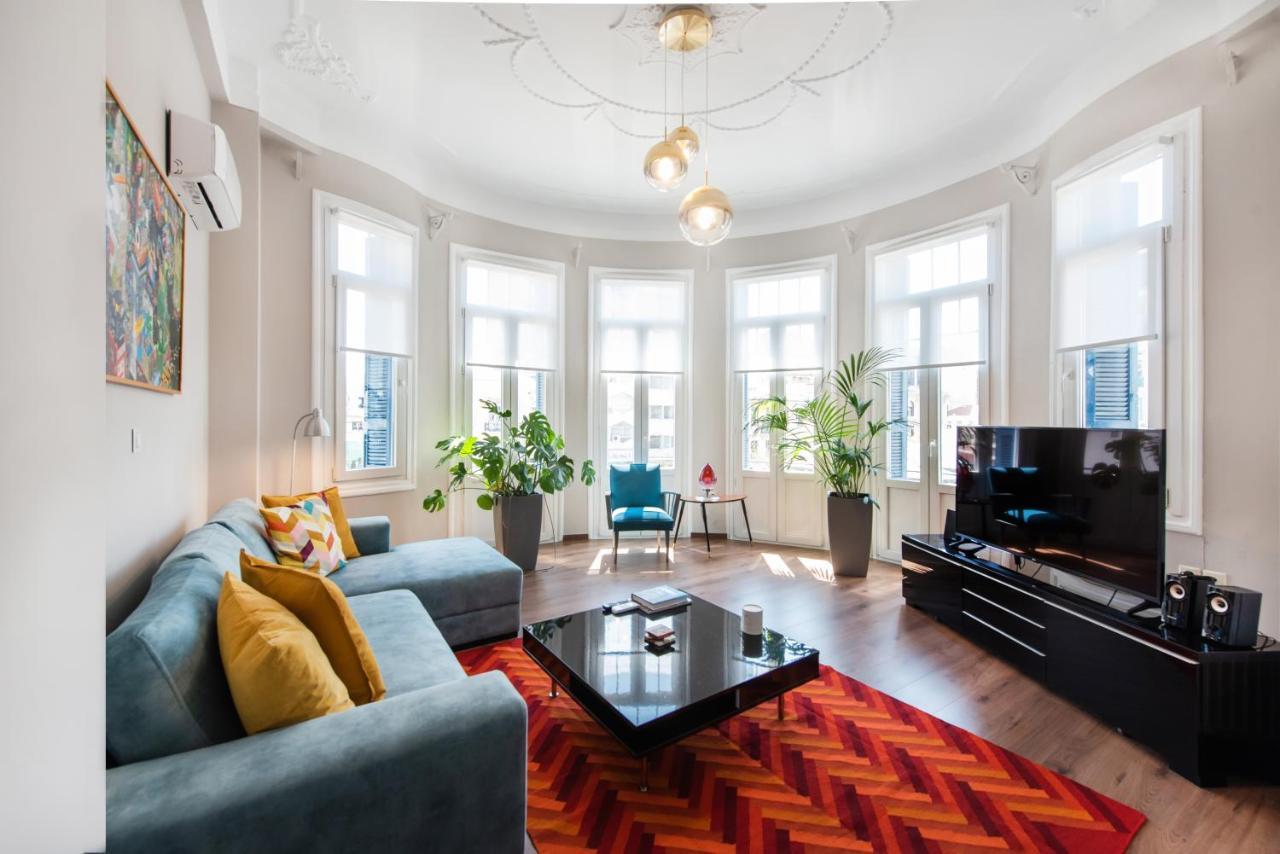 Fandango By Halu!, Gorgeous Neoclassical Next To Metro Station *