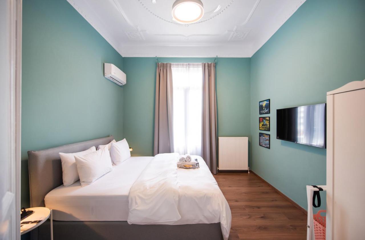 Fandango By Halu!, Gorgeous Neoclassical Next To Metro Station * Thessaloniki