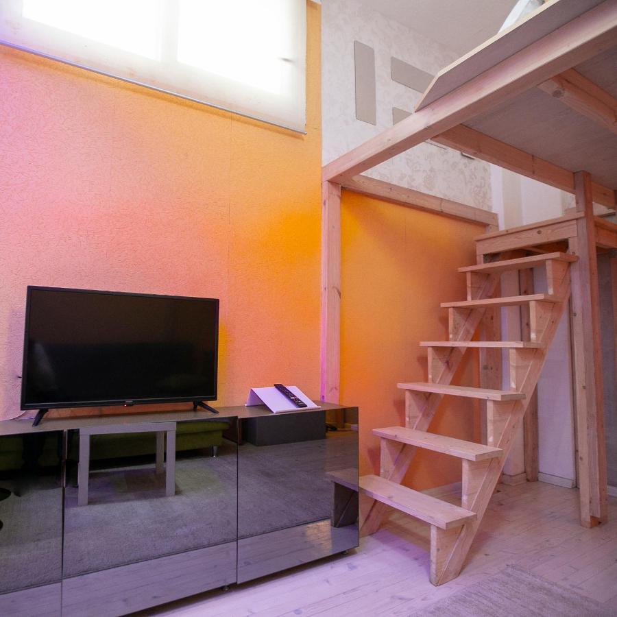 Orange And Blue Studio Downtown 5 Min From White Tower Apartment