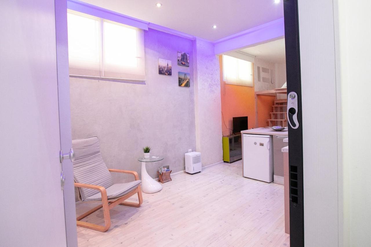 Orange And Blue Studio Downtown 5 Min From White Tower Apartment *