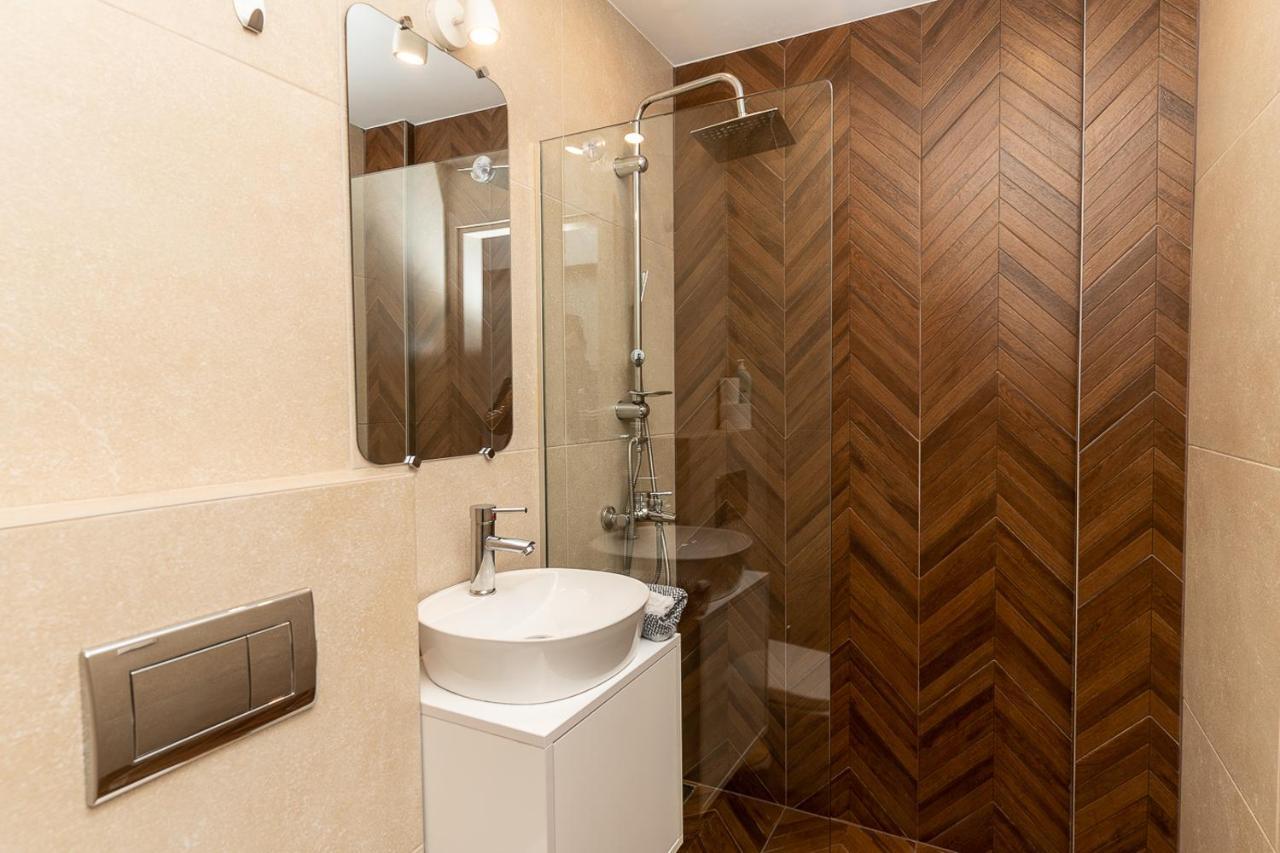 Valaoritou Luxury Apartment *