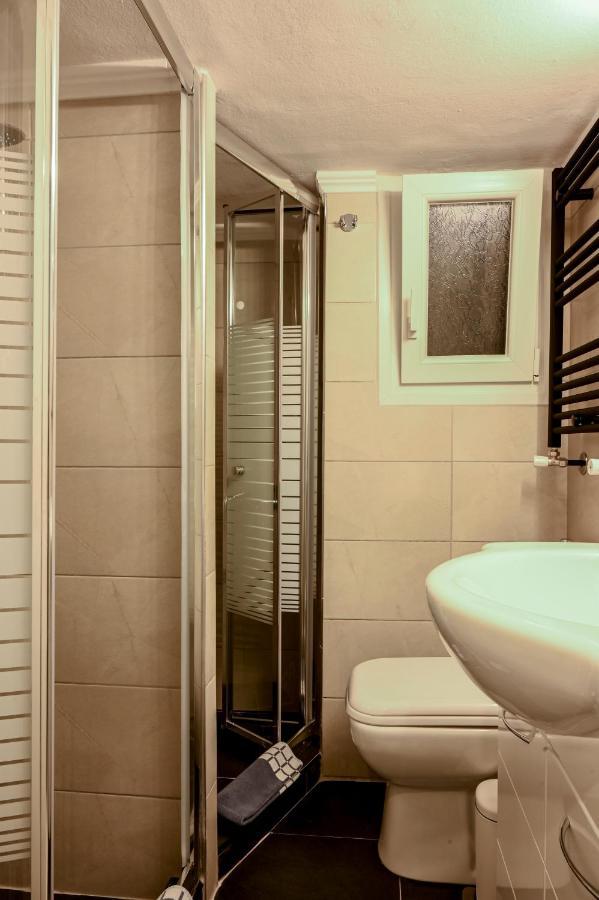 Center Deluxe Thessaloniki