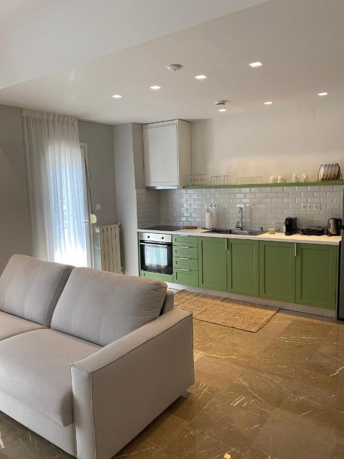Theta θ2 Luxury Apartment's *