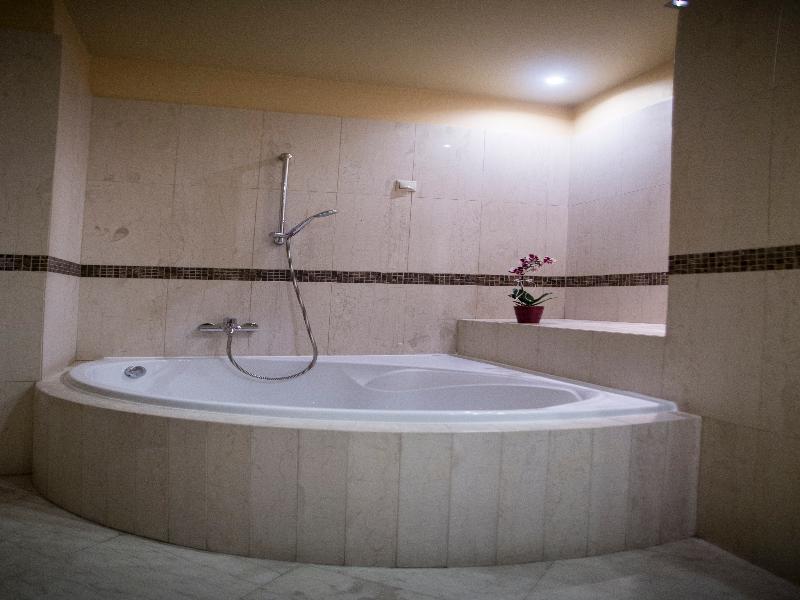 Davitel - Tobacco Hotel 4*