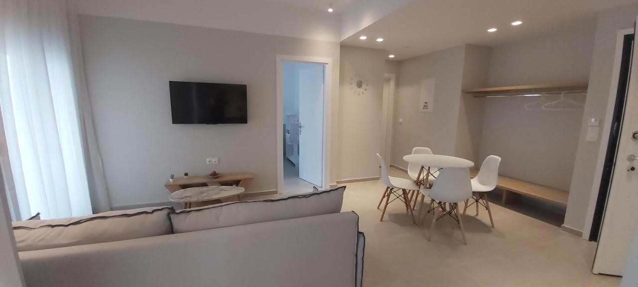 Theta θ2 Luxury Apartment's *
