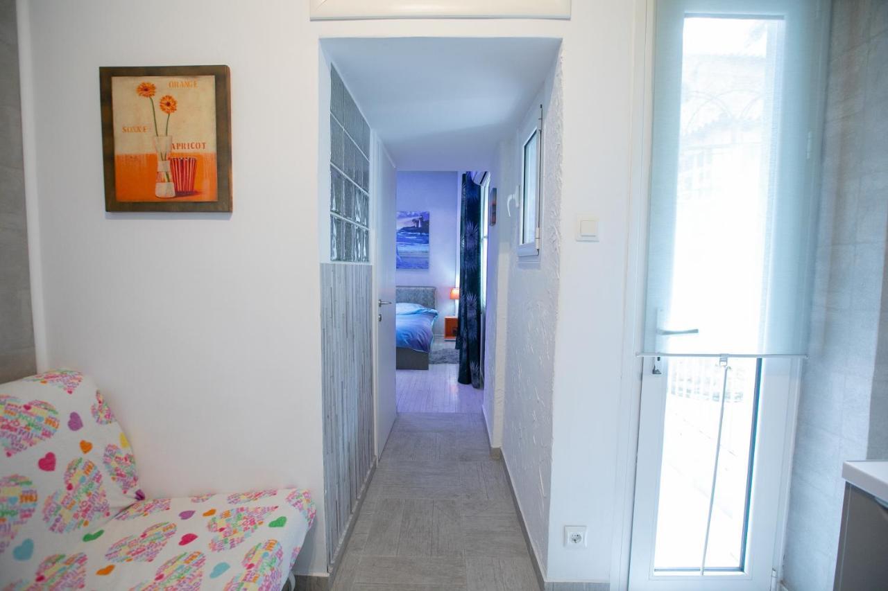 Orange And Blue Studio Downtown 5 Min From White Tower Apartment