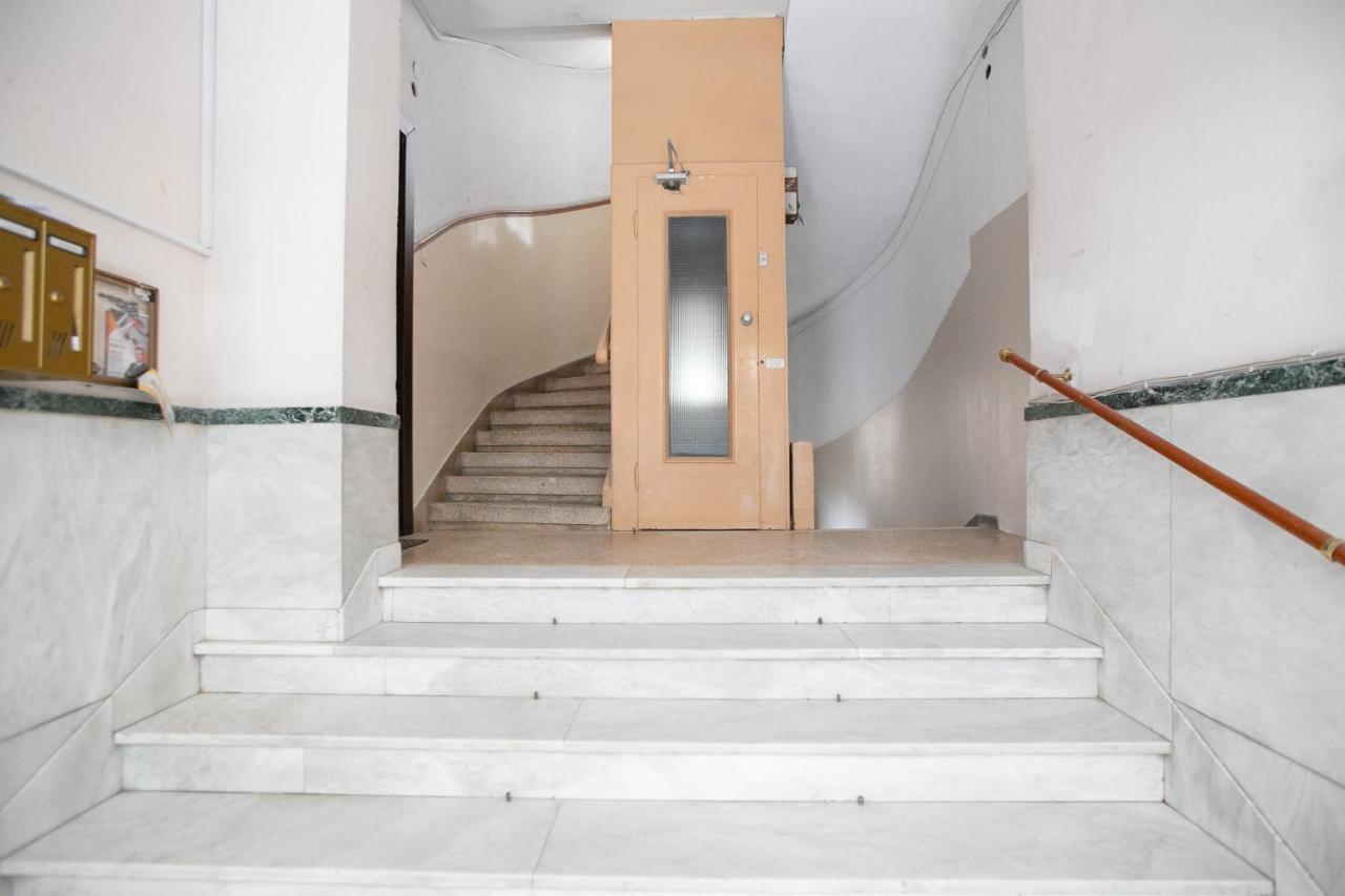 Orange And Blue Studio Downtown 5 Min From White Tower Apartment *