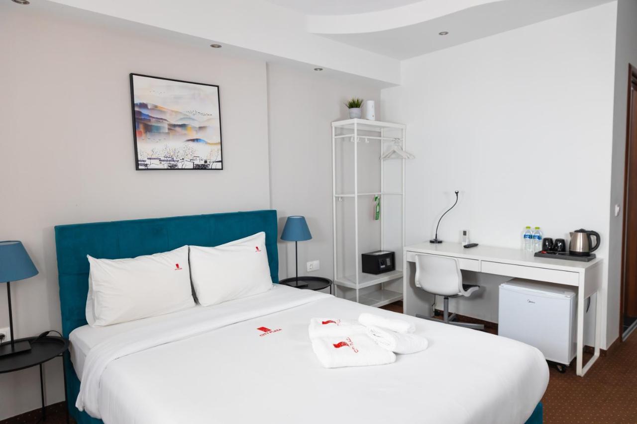 Aparthotel Plaza & 3*