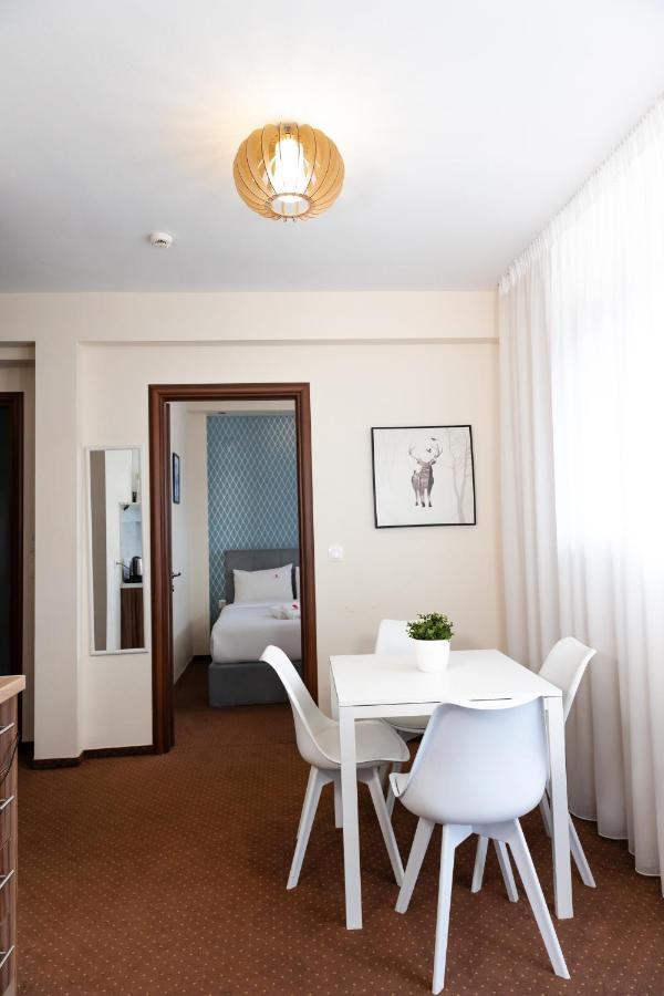 Plaza & Aparthotel 3*