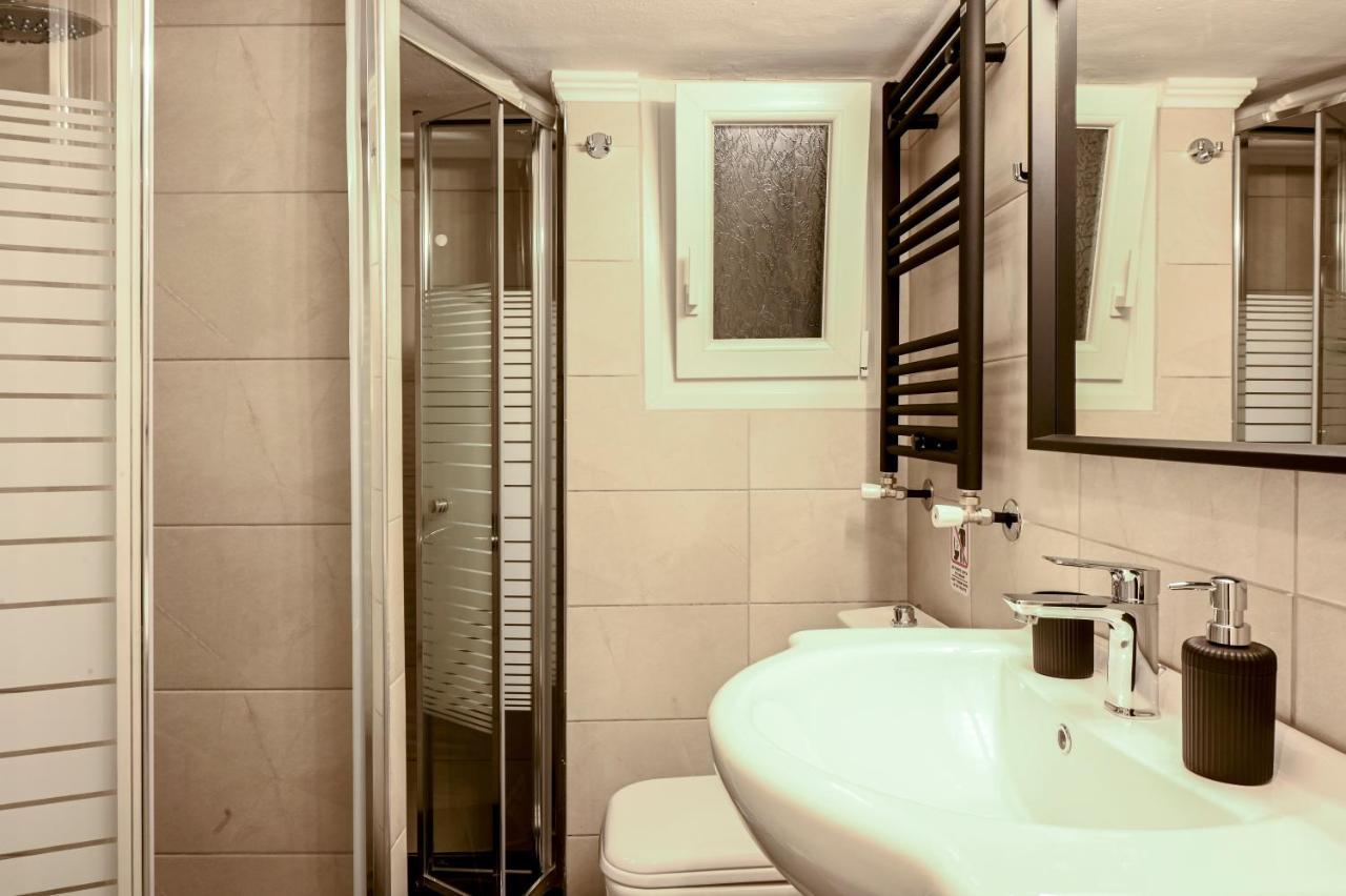 Center Deluxe Thessaloniki