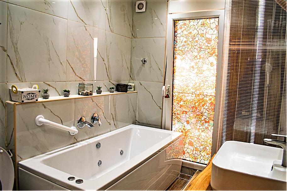 Kassandrou Hot Tub-jakuzzi - 2 Bedrooms - Big Balcony - Center * Selanik