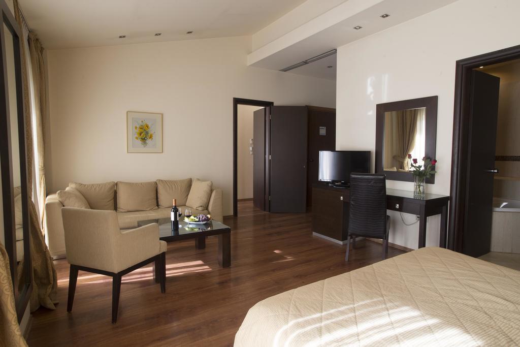 Davitel - Tobacco Hotel 4*